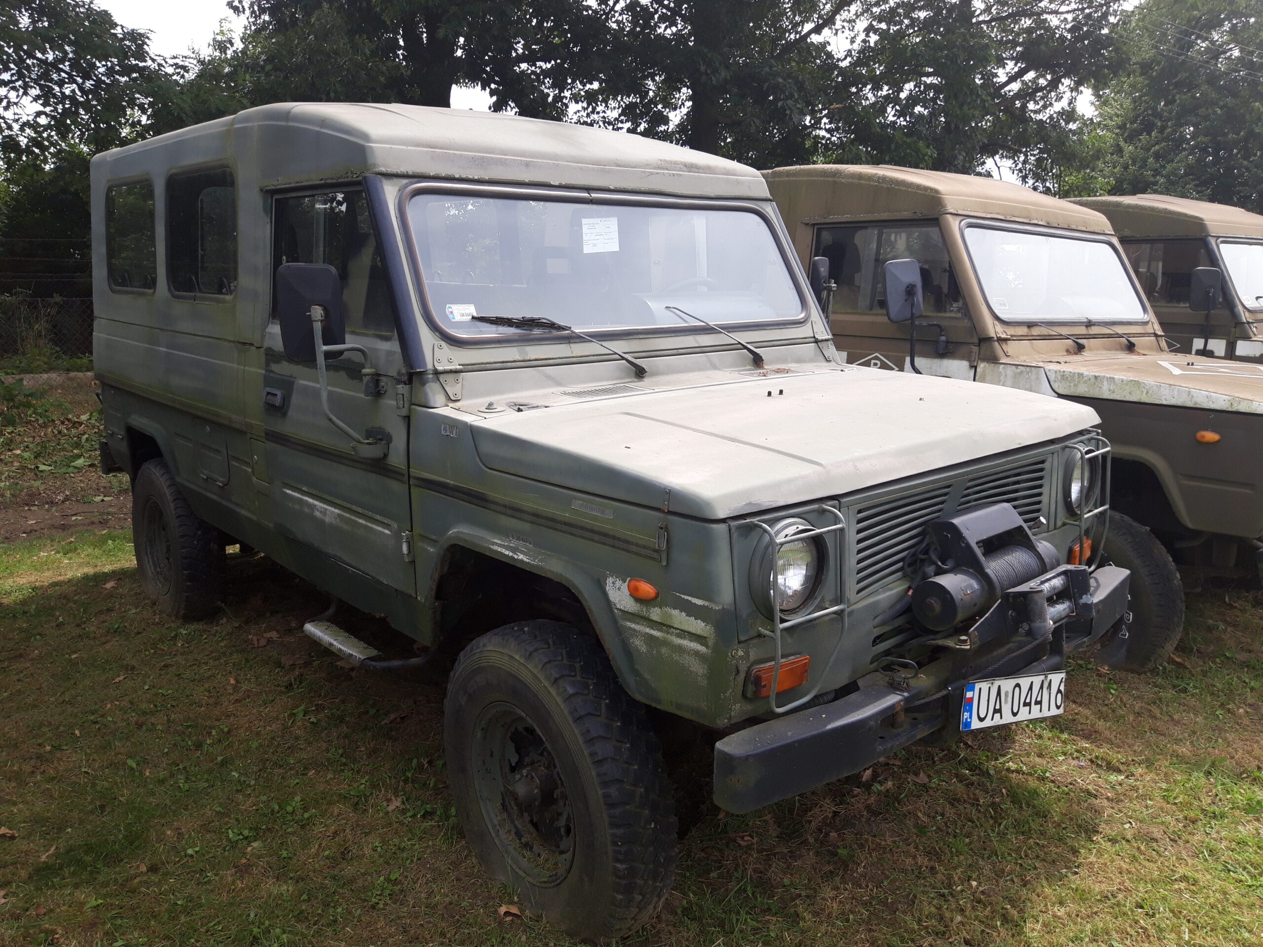 Samochód ciężarowo-osobowy wysokiej mobilności HONKER 2324 (z wyciągarką).jpg